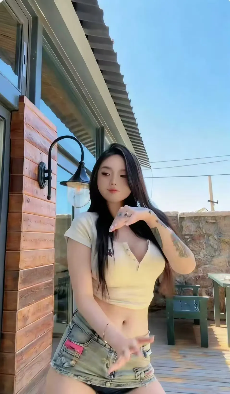 免费在线看《Meena 成美男》高清全集无广告-中文版未删减完整版资源开放-网盘备份便捷观看《Meena 成美男》全集中文字幕