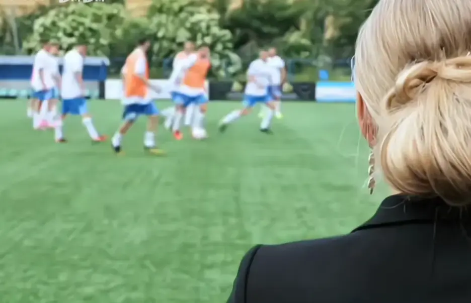 法国电影《足球队的女老板们》全集免费看 - 无广告在线播放《Footballers‘Moms》 - 高清无删减完整资源